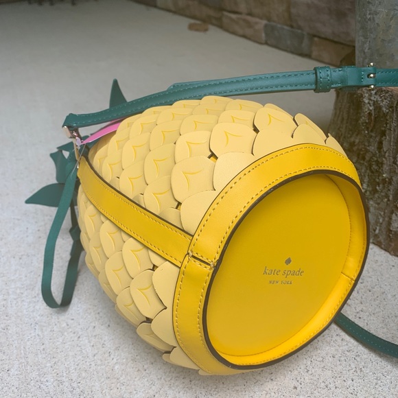 Authentic KATE SPADE leather Pineapple drawstring crossbody - Picture 6 of 14